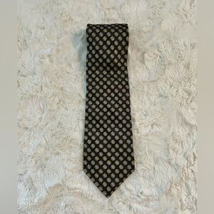 Elegant Black and Gold Patterned Tie